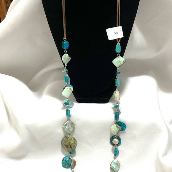 Blue Mother of Pearl necklace - Picture 10 of 11